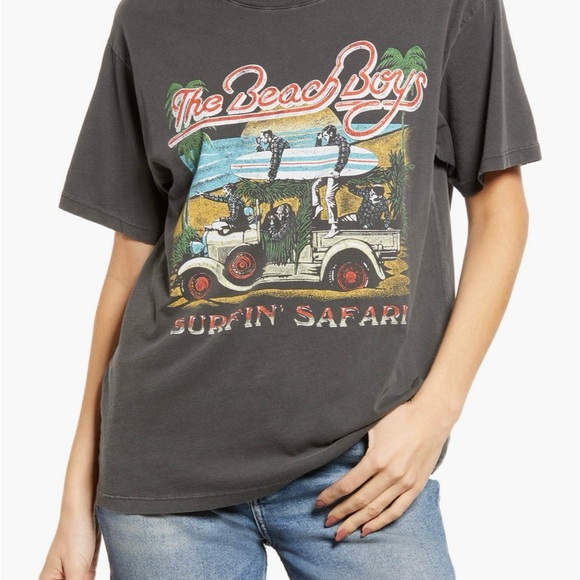 Daydreamer Tops - Daydreamer The Beach Boys Surfin’ Safari Graphic Tee Size Small